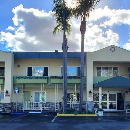 Quality Inn & Suites Anaheim At The Park Esterno foto